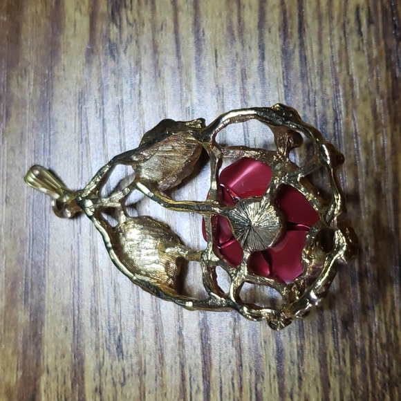 Vintage Red Rose Goldtone Pendant - Picture 2 of 4